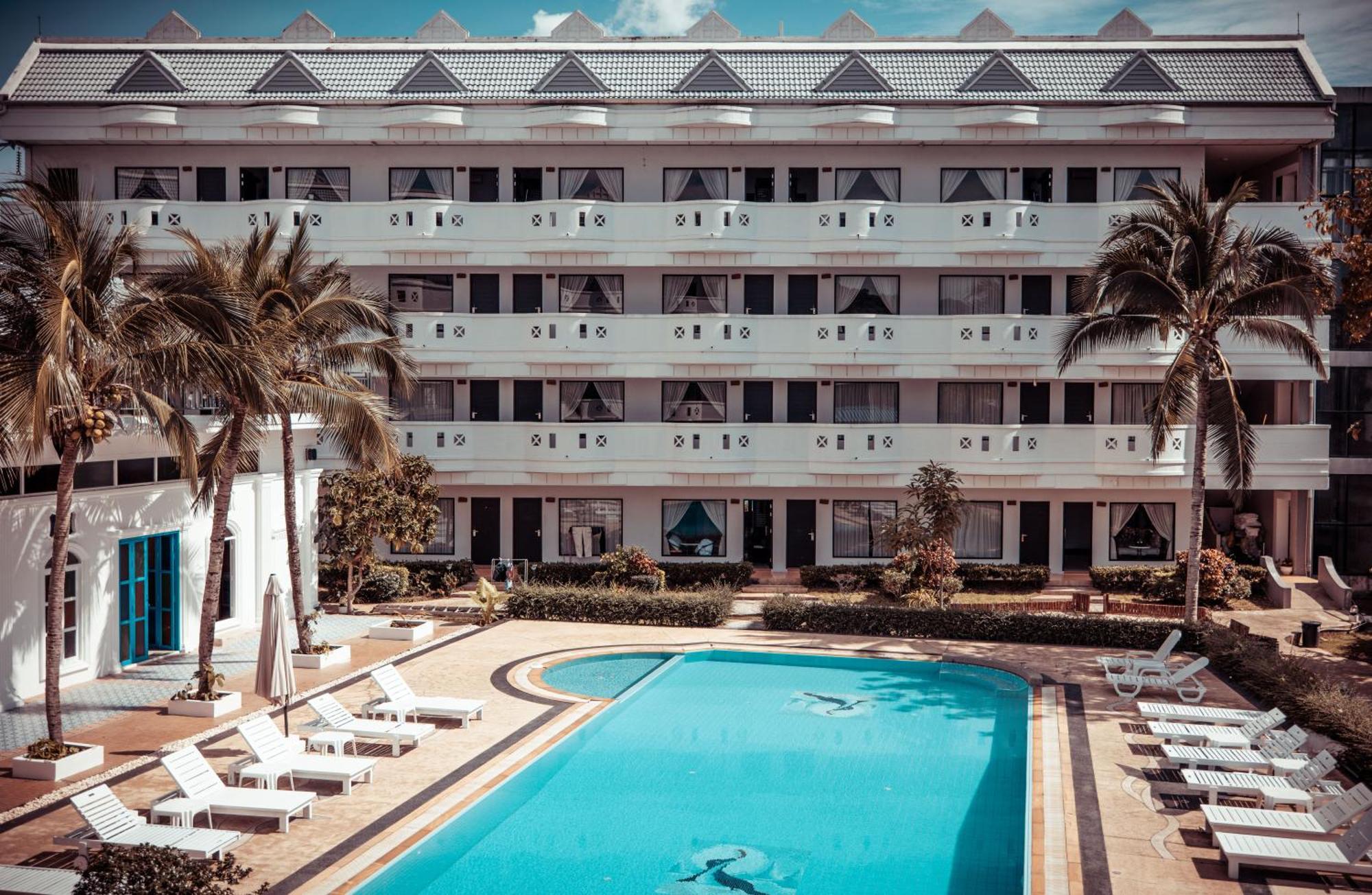 Blue Carina Inn Hotel - SHA Plus Phuket Exterior foto
