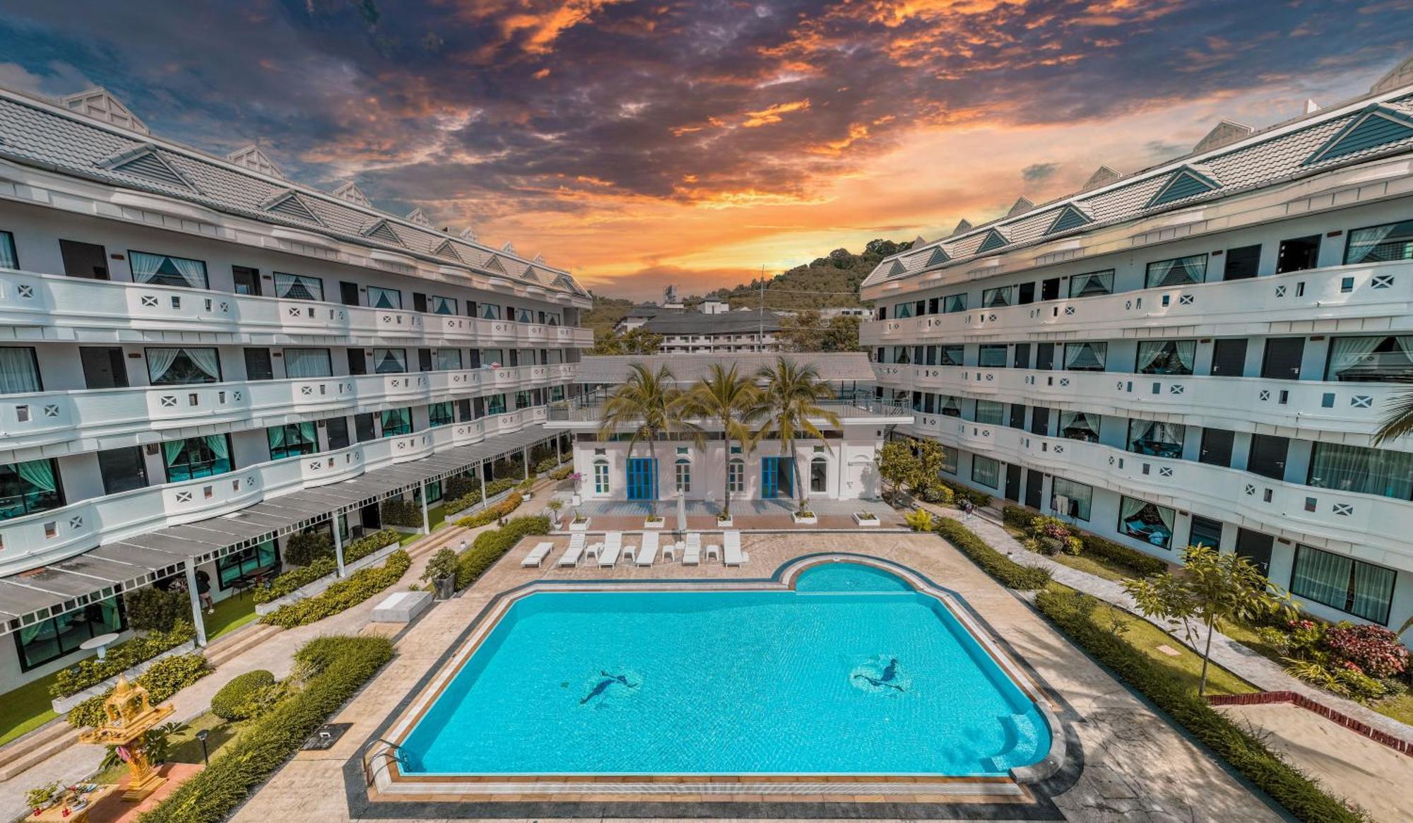 Blue Carina Inn Hotel - SHA Plus Phuket Exterior foto