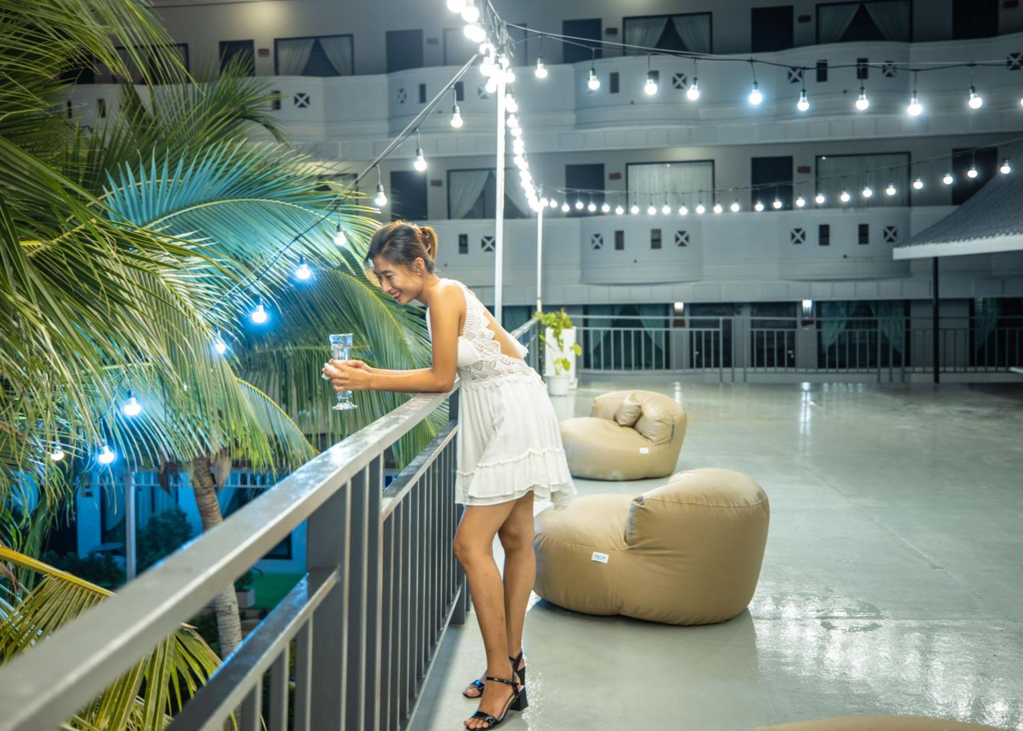 Blue Carina Inn Hotel - SHA Plus Phuket Exterior foto