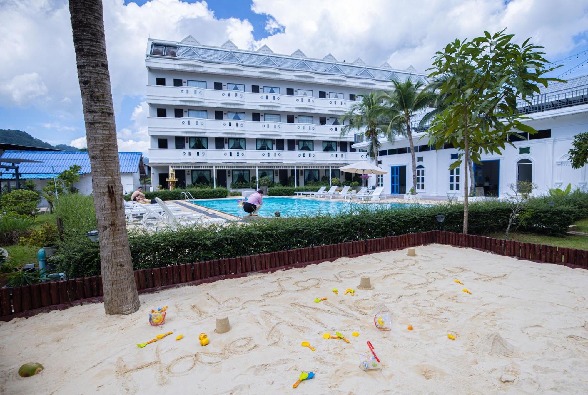 Blue Carina Inn Hotel - SHA Plus Phuket Exterior foto