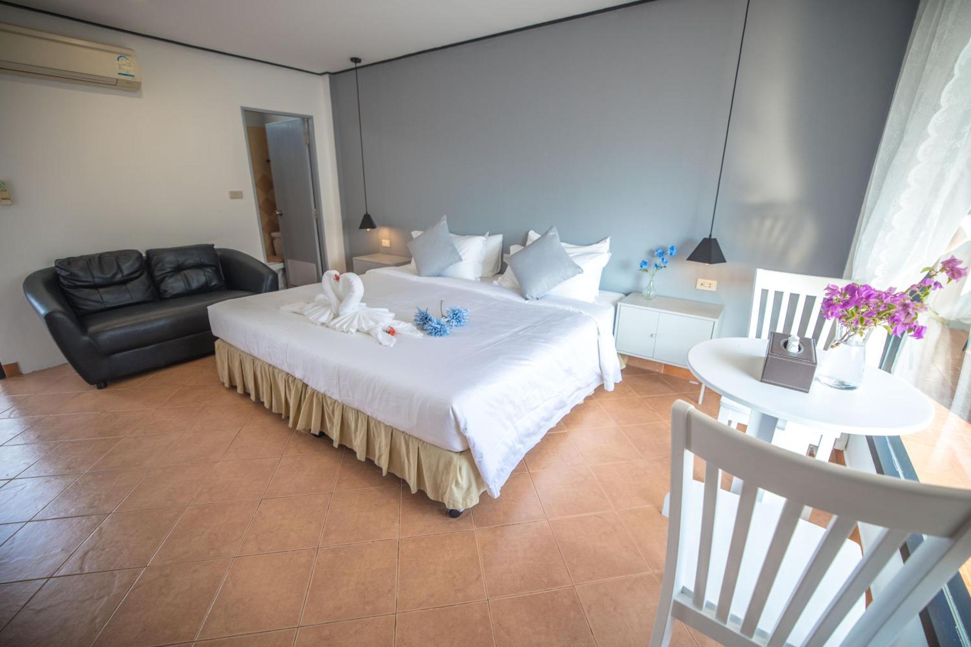 Blue Carina Inn Hotel - SHA Plus Phuket Exterior foto