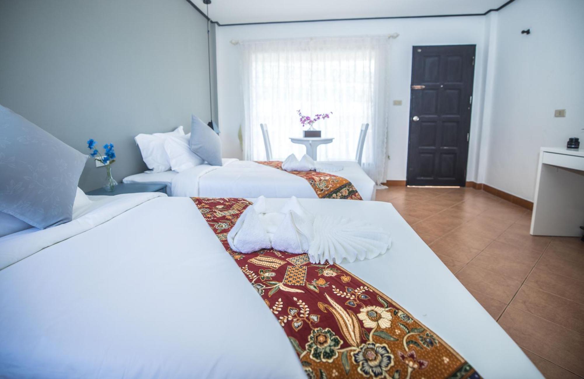 Blue Carina Inn Hotel - SHA Plus Phuket Exterior foto