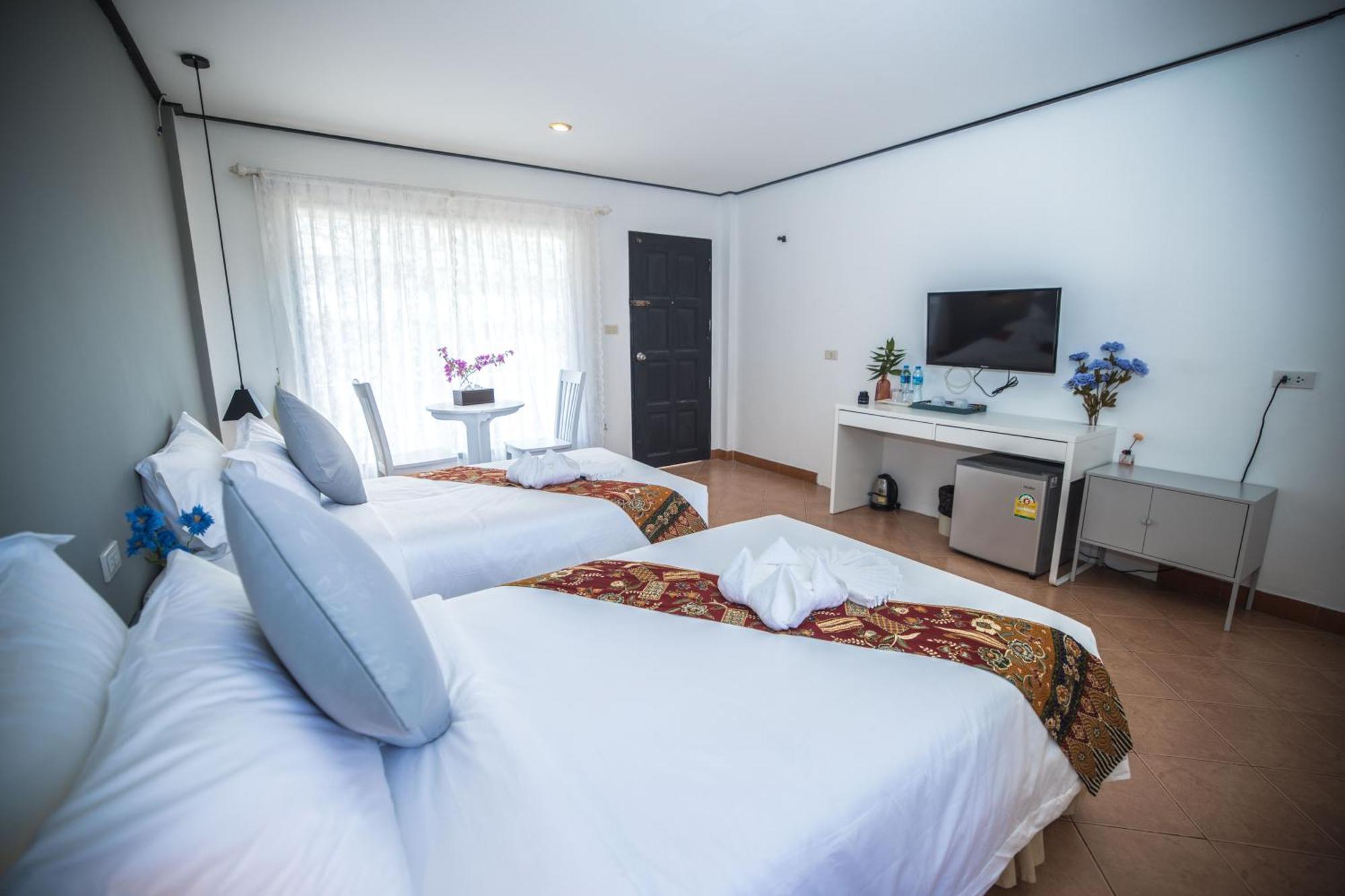 Blue Carina Inn Hotel - SHA Plus Phuket Exterior foto
