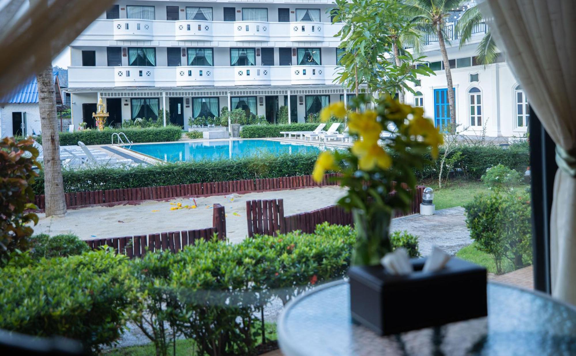 Blue Carina Inn Hotel - SHA Plus Phuket Exterior foto