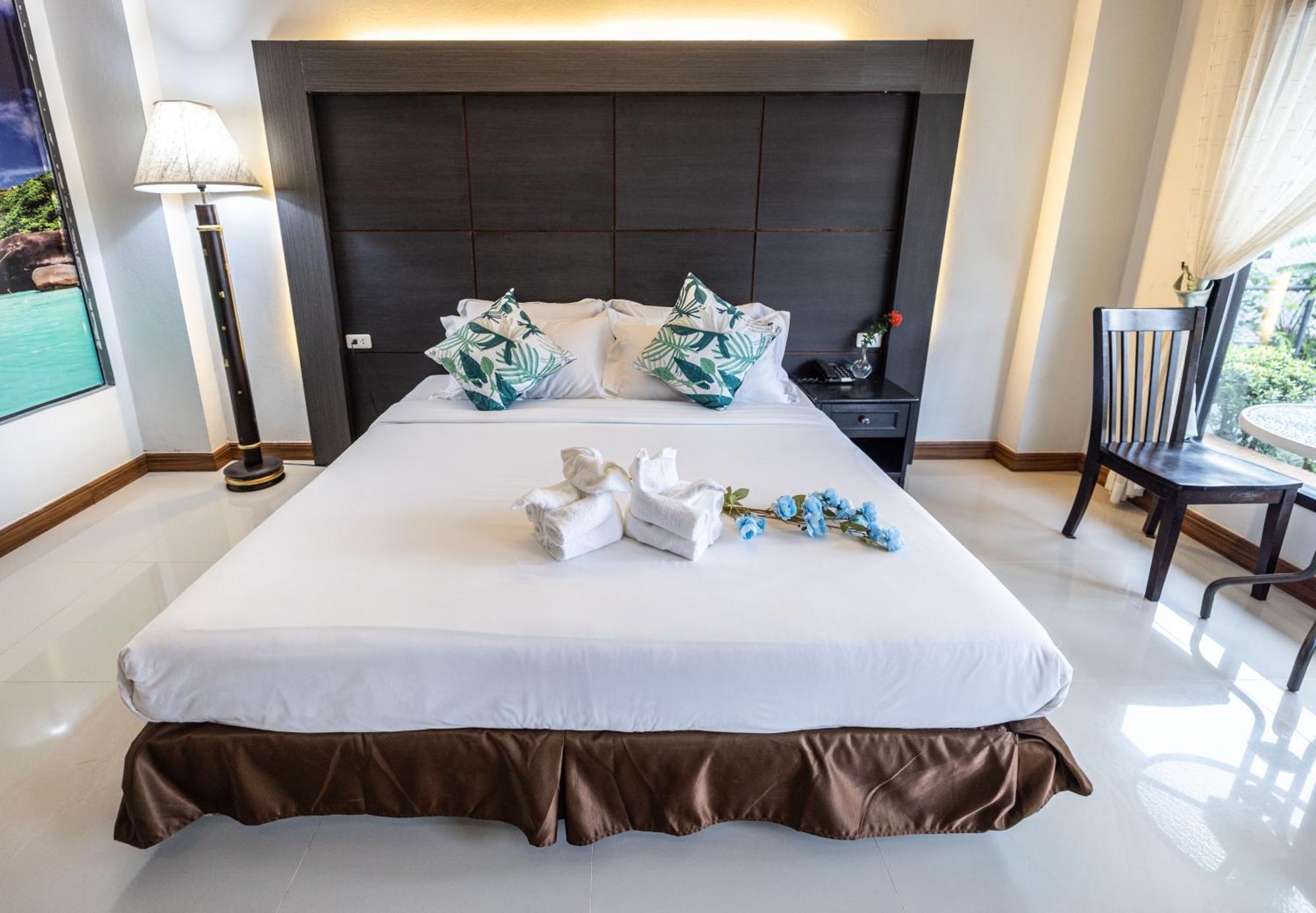 Blue Carina Inn Hotel - SHA Plus Phuket Exterior foto