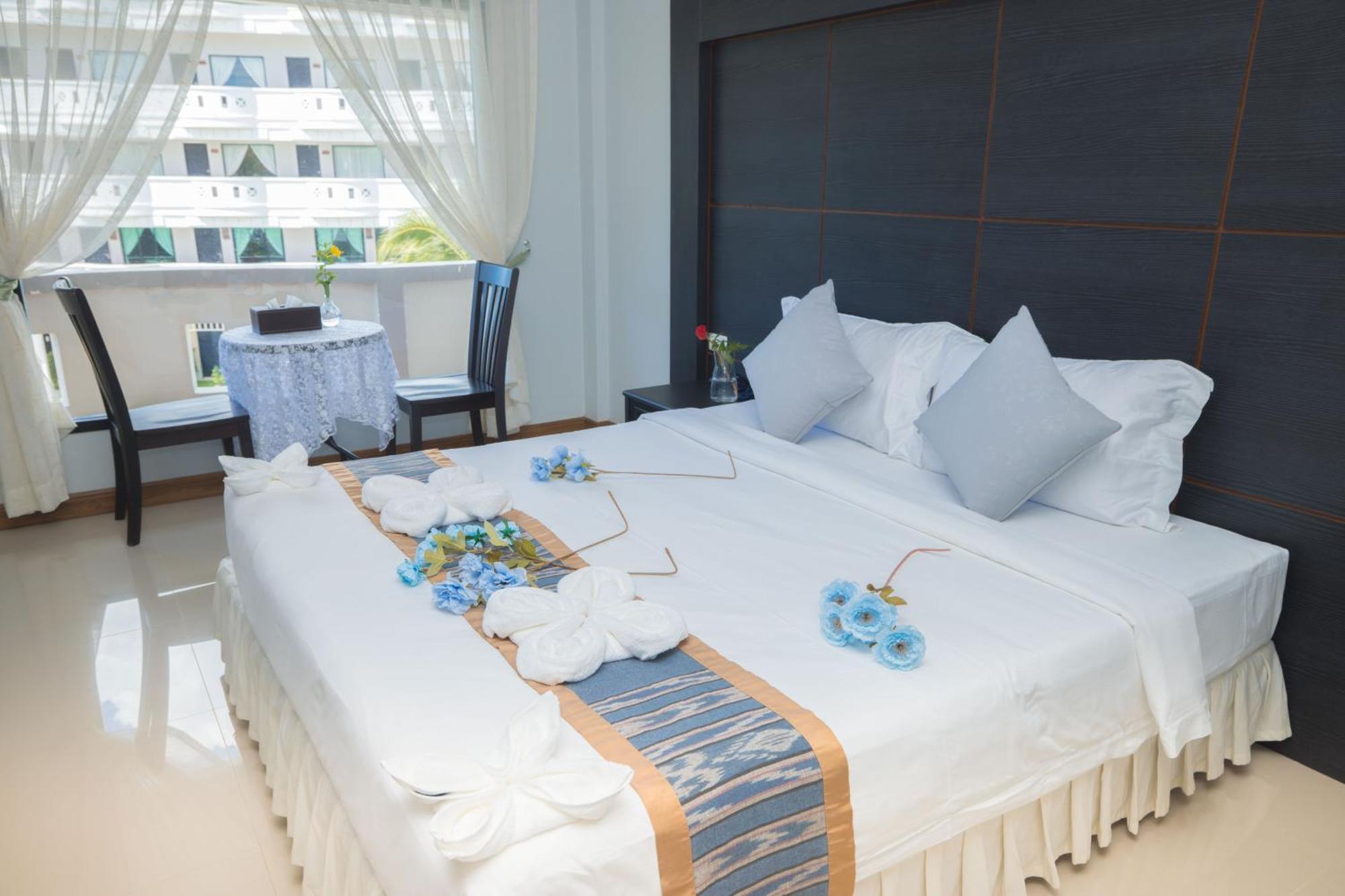 Blue Carina Inn Hotel - SHA Plus Phuket Exterior foto