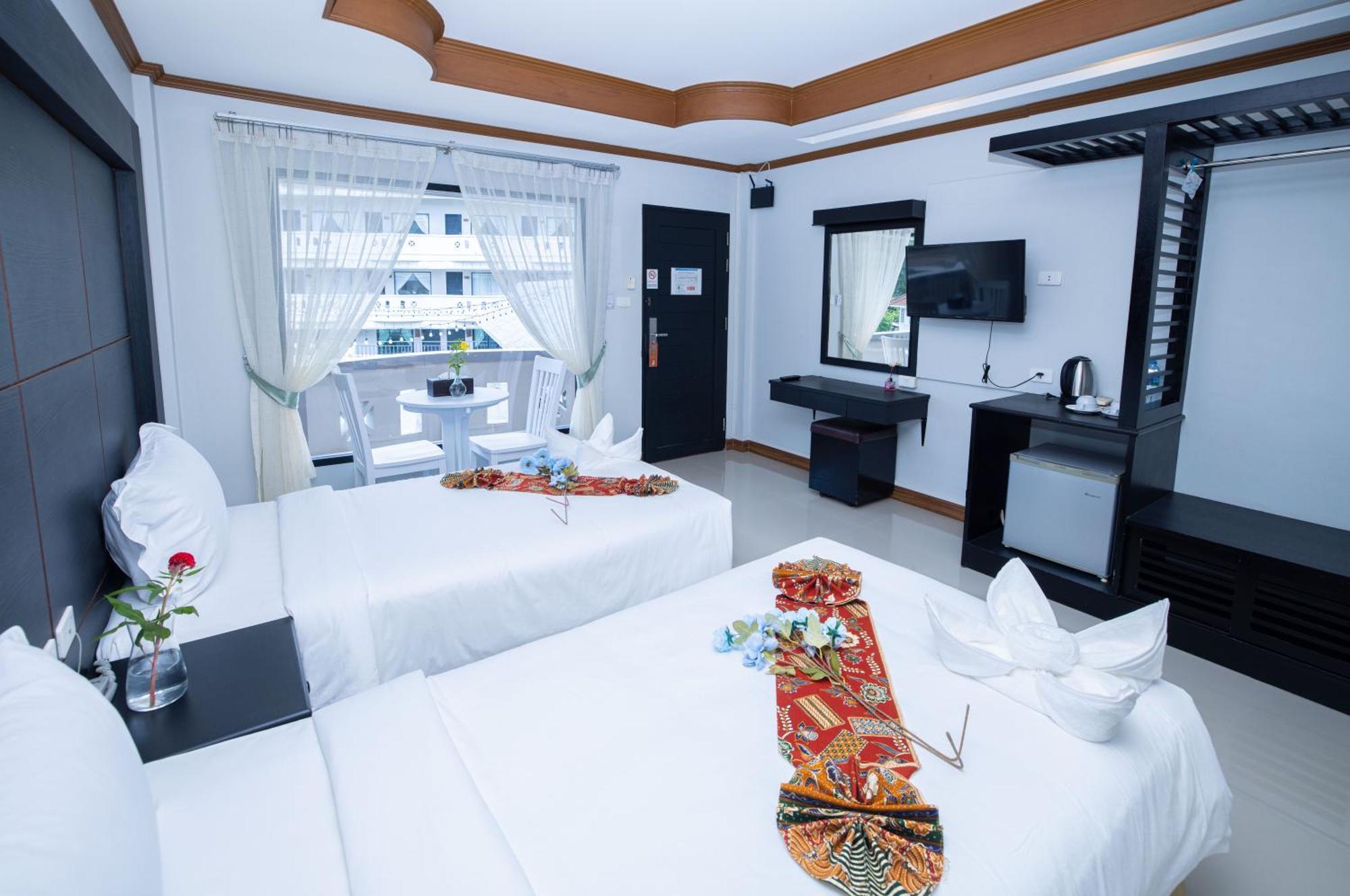 Blue Carina Inn Hotel - SHA Plus Phuket Exterior foto