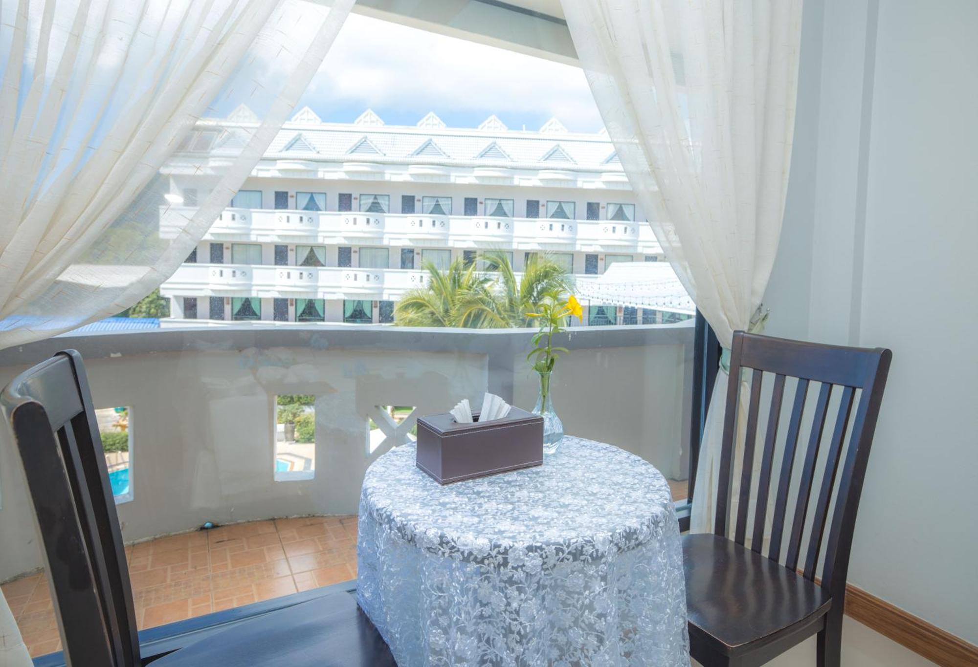 Blue Carina Inn Hotel - SHA Plus Phuket Exterior foto