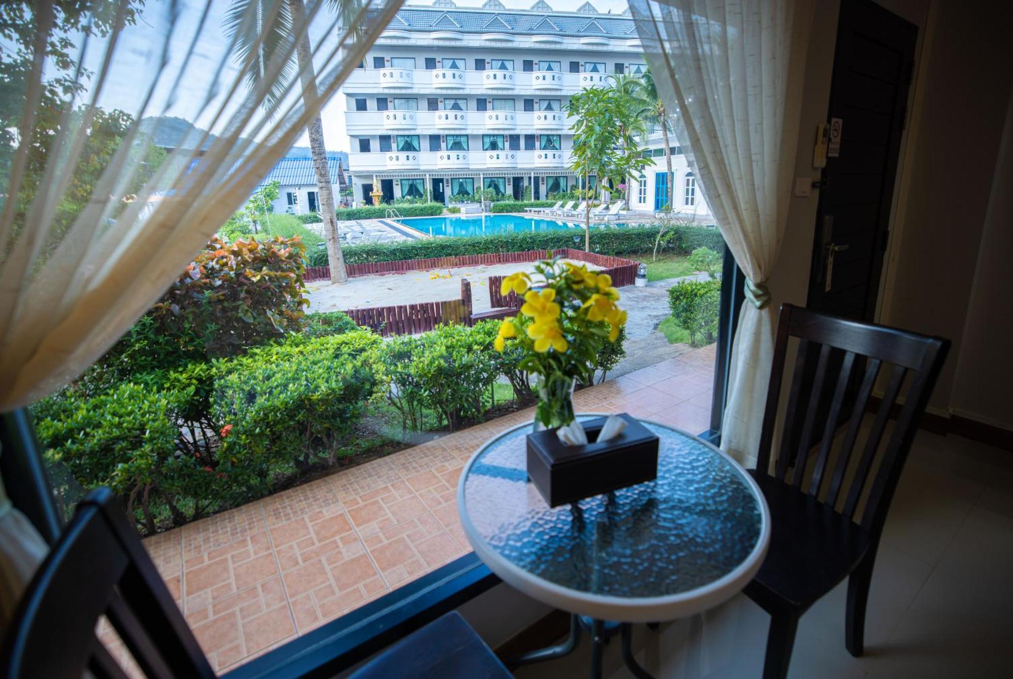Blue Carina Inn Hotel - SHA Plus Phuket Exterior foto