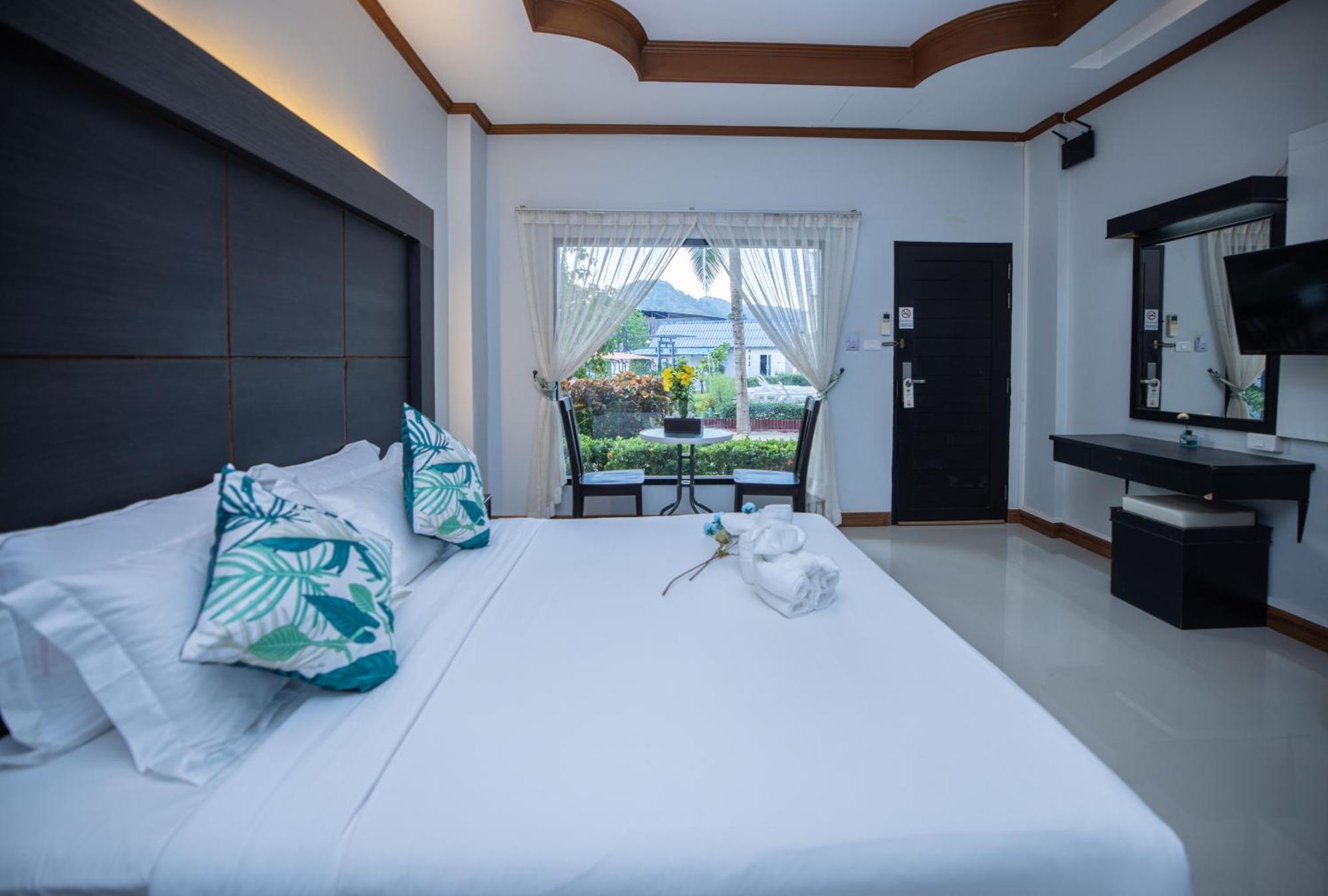 Blue Carina Inn Hotel - SHA Plus Phuket Exterior foto